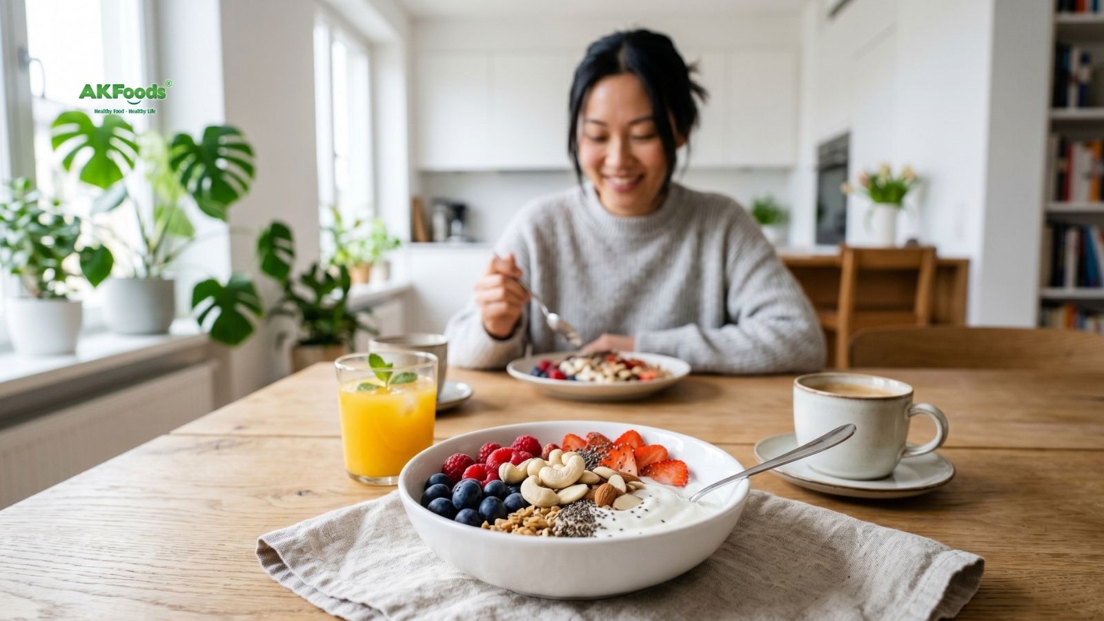 A measured portion of nuts illustrating how to eat cashews properly for breakfast